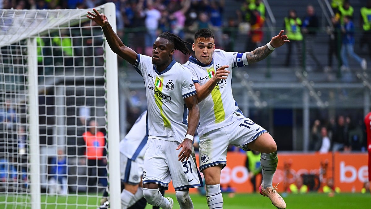 File : Inter's Bisseck and Martinez celebrate in win over Cagliari.