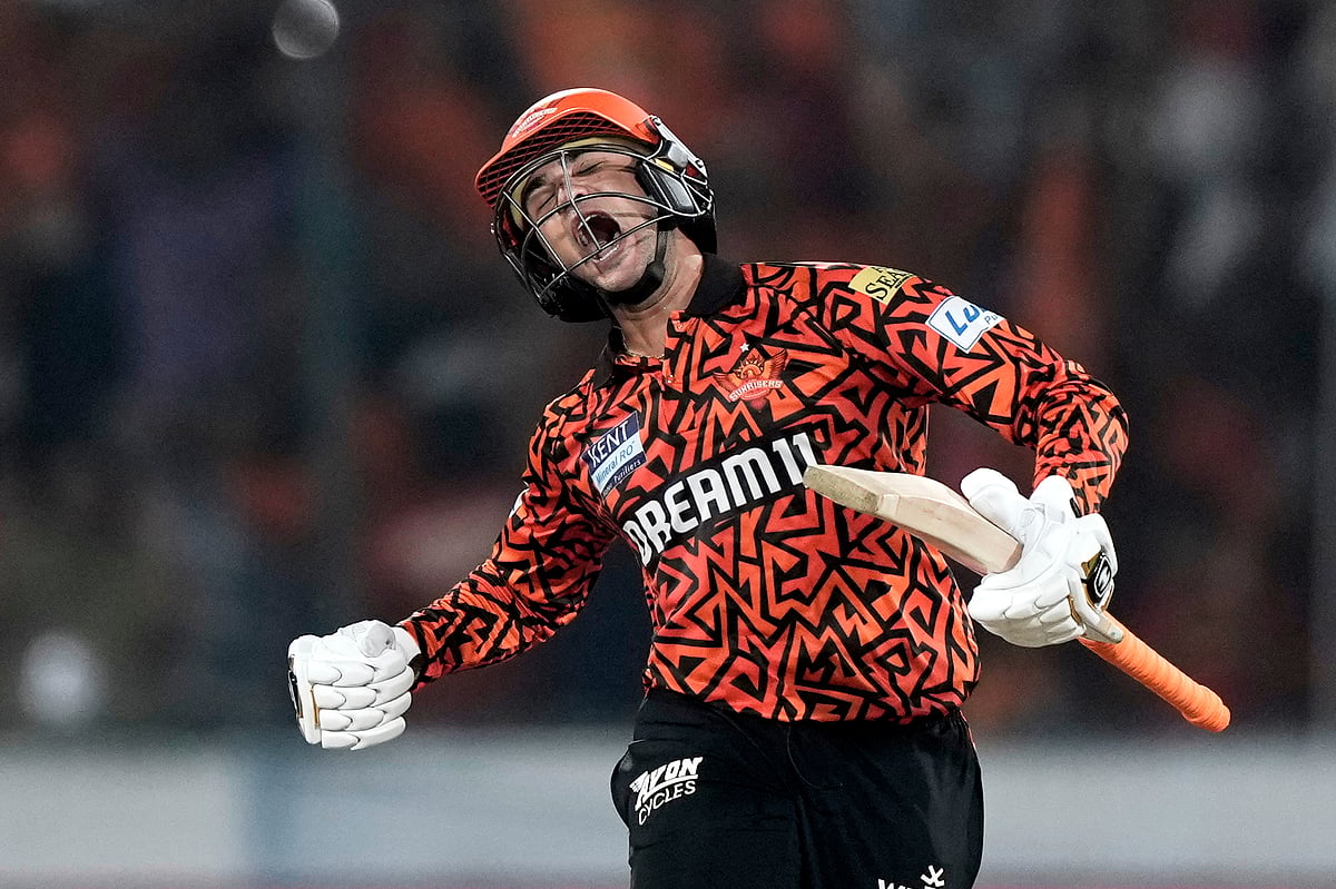 (AP Photo/Mahesh Kumar A.)
 : Abhishek Sharma celebrates after scoring a century during the Indian Premier League cricket match between Punjab Kings and Sunrisers Hyderabad at Rajiv Gandhi International Cricket Stadium in Hyderabad, India, Saturday, April 12, 2025. 
