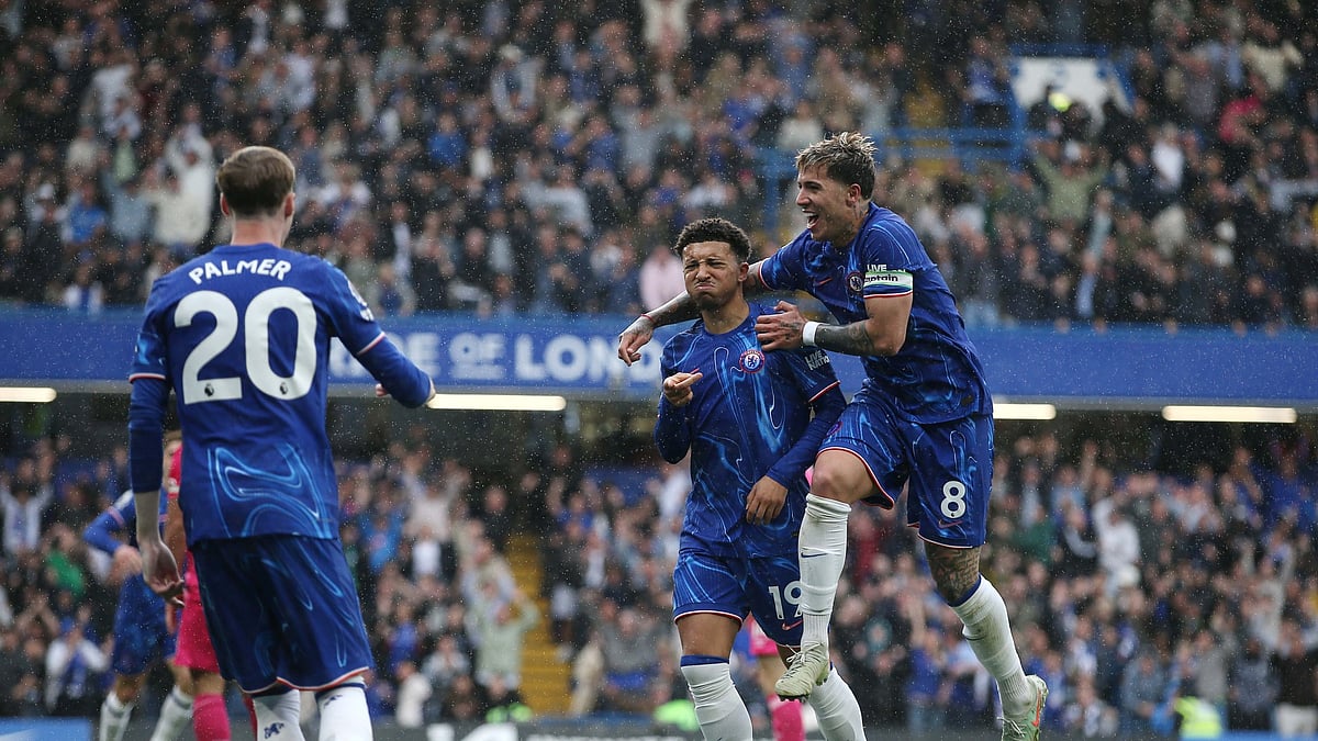 Sancho celebrates his equaliser for Chelsea against Ipswich Town
