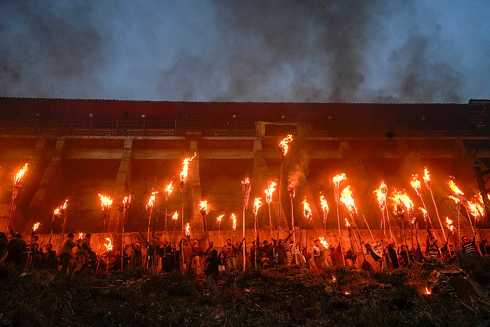 Annual torch festival at Sakhi Zain-ud-Din Wali shrine