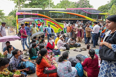 Bengal: Section of jobless teachers leave for Delhi