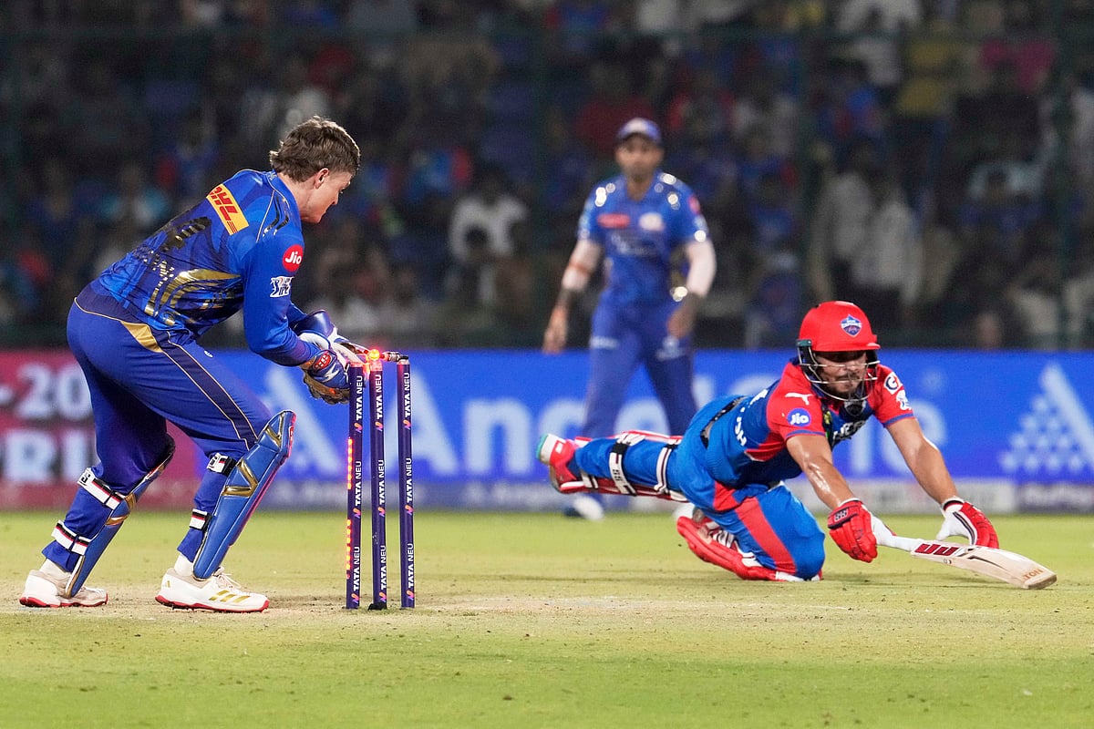 (AP Photo/Manish Swarup)
 : Mumbai Indians' Ryan Rickelton, left, breaks the stumps to get Delhi Capitals' Ashutosh Sharma out during the Indian Premier League cricket match between Delhi Capitals and Mumbai Indians at Arun Jaitley Stadium in New Delhi, India, Monday, April 14, 2025. 


