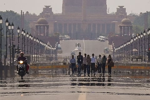 Weather: Hot Summer Day in Delhi
