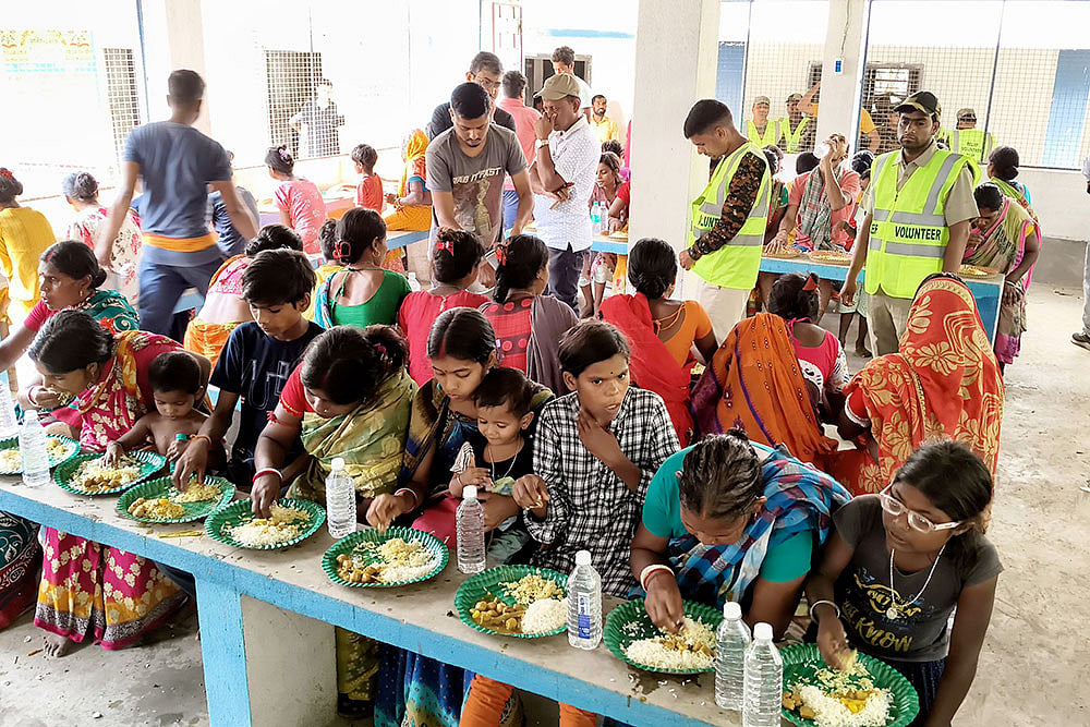 Displaced people at a relief camp in WBs Malda