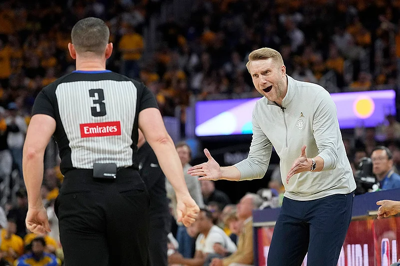 NBA basketball game Memphis Grizzlies vs Golden State Warriors: Tuomas Iisalo