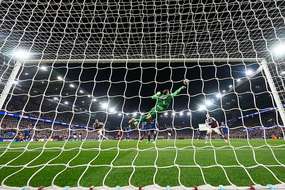 UEFA Champions League: Aston Villa vs Paris Saint-Germain