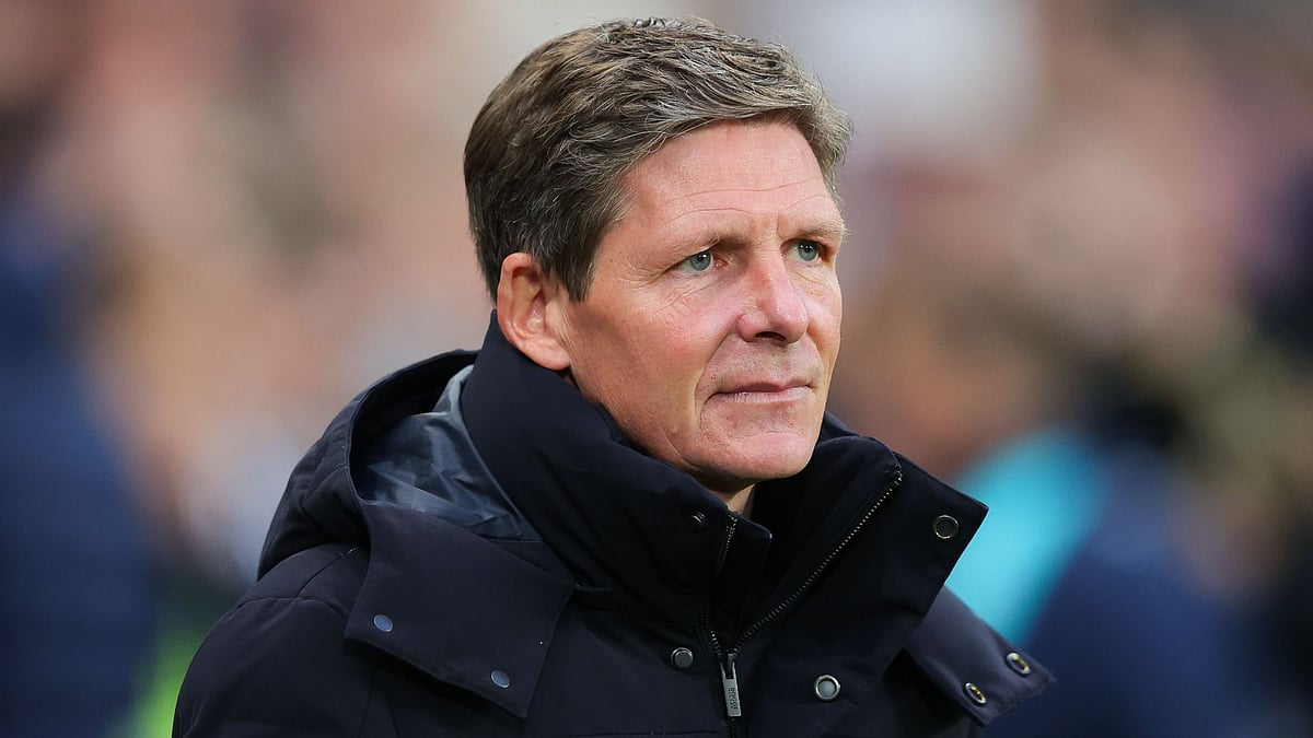 Glasner looks on during Palace's defeat - null