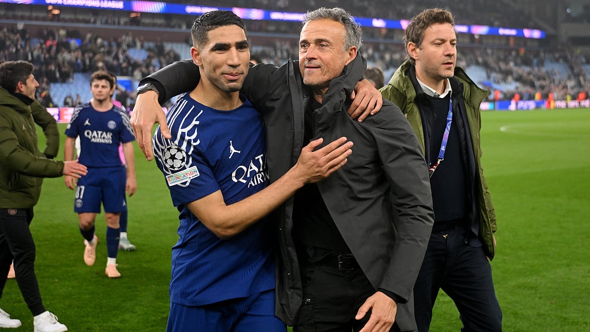 Luis Enrique congratulates Achraf Hakimi after PSG's aggregate triumph