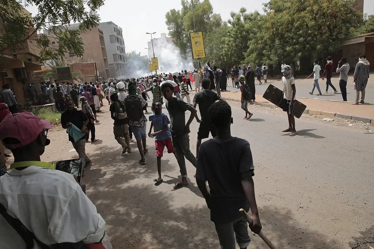 AP : Violent clashes broke out in Sudan