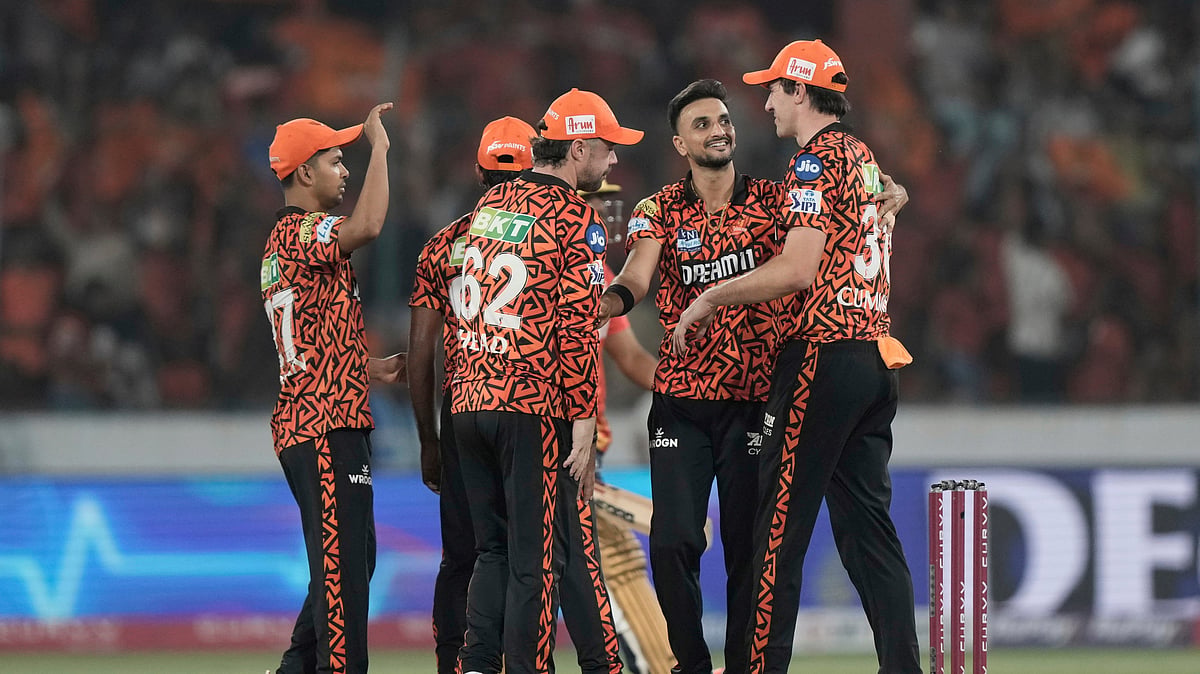  (AP Photo/Mahesh Kumar A.)
 : Sunrisers Hyderabad's Harshal Patel, second right, waits with teammates for the third umpire's decision for the wicket of Punjab Kings' Shashank Singh, left, during the Indian Premier League cricket match between Punjab Kings and Sunrisers Hyderabad at Rajiv Gandhi International Cricket Stadium in Hyderabad, India, Saturday, April 12, 2025.

