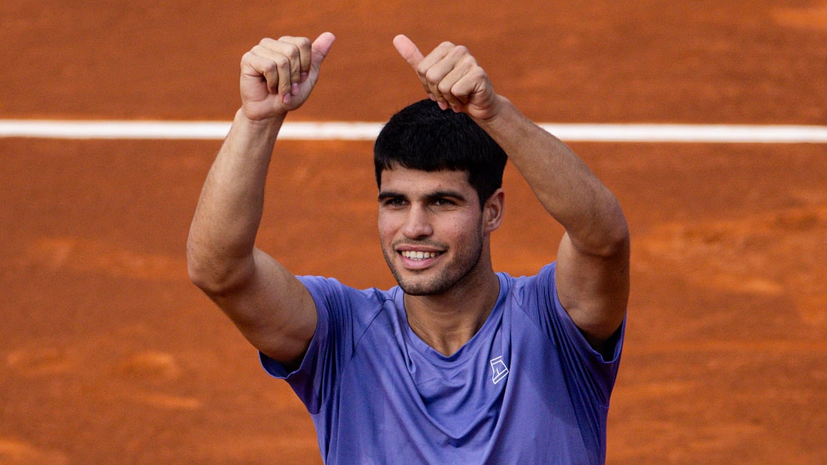 Carlos Alcaraz celebrates his victory over Laslo Djere