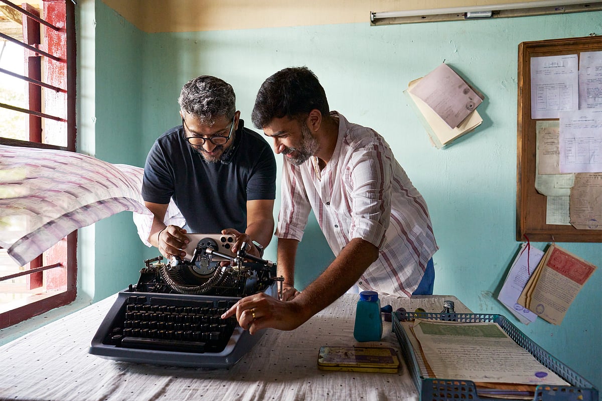 Rohin Raveendran Nair on set with DP Swapnil Sonawane