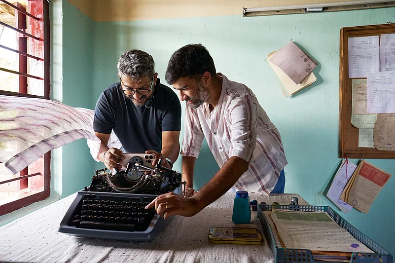 Rohin Raveendran Nair on set with DP Swapnil Sonawane