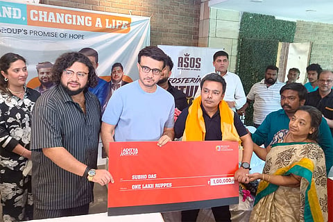 Sourav Ganguly felicitating Subho Das