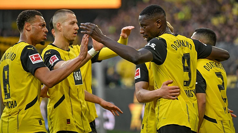 Dortmund celebrate Guirassys goal
