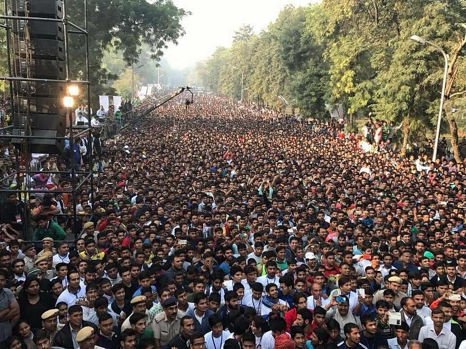 Crowd gathered for a marathon event