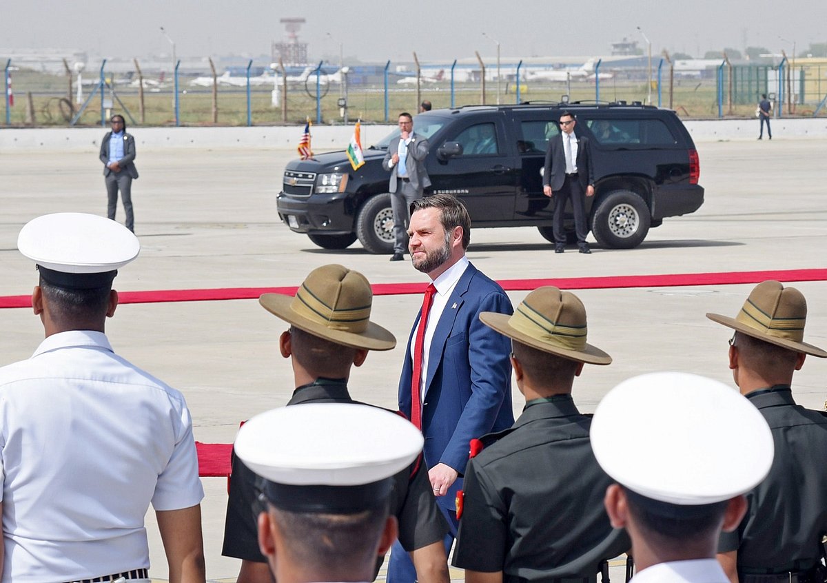 | Photo: PIB : US Vice President JD Vance At Palam  Airport, Delhi 