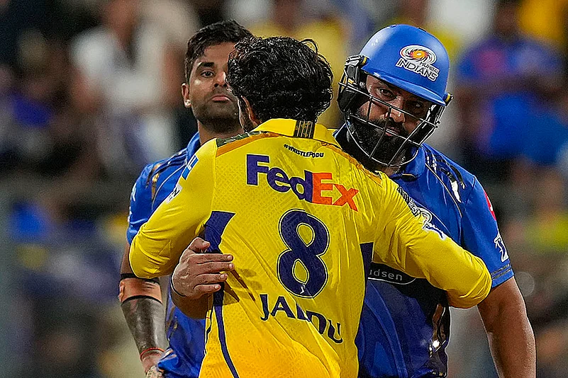 Rohit Sharma embraces Ravindra Jadeja