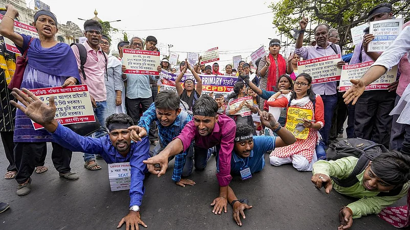 Jobless teachers protest in Bengal