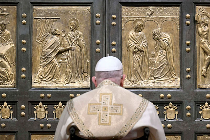 Pope Francis officially inaugurates the 2025 Jubilee Year