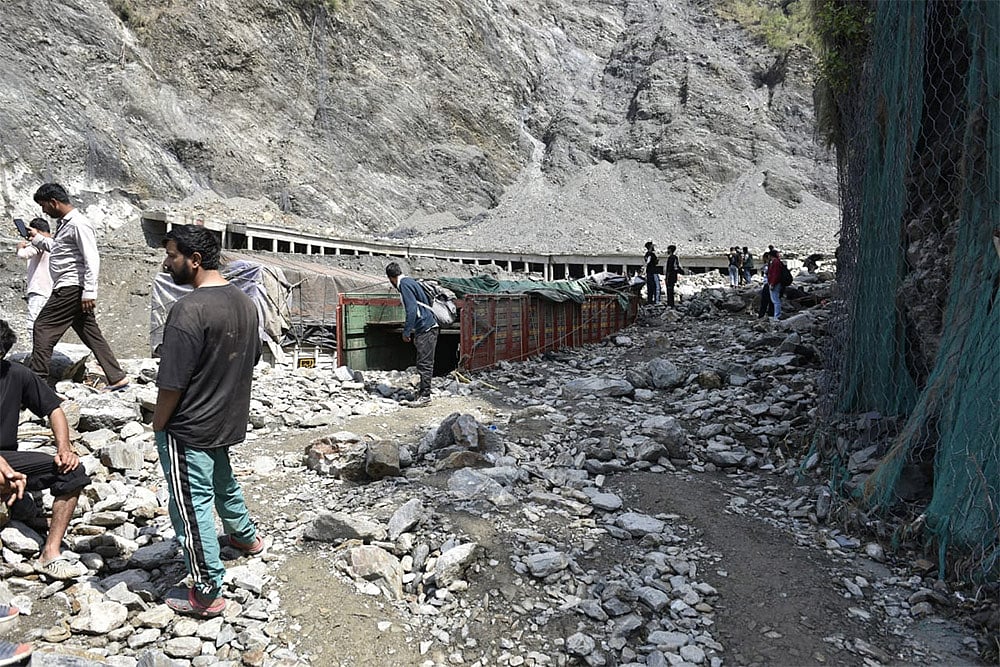 Jammu Kashmir weather: Landslide, Cloudburst, flash floods in J&Ks Ramban_photo 11