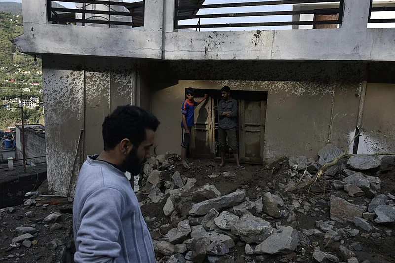 Jammu Kashmir weather: Landslide, Cloudburst, flash floods in J&Ks Ramban_photo 6