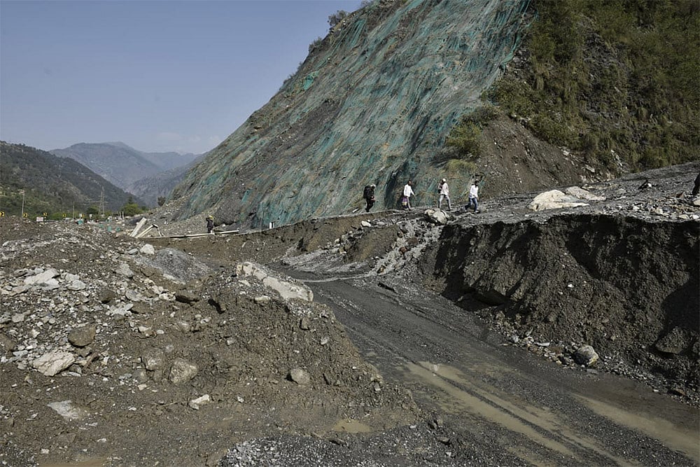 Jammu Kashmir weather: Landslide, Cloudburst, flash floods in J&Ks Ramban_photo 4