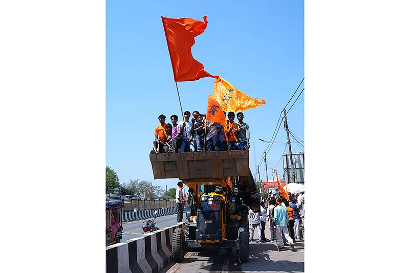 Waqf act 2025: religious procession on the Meerut-Muzaffarnagar Highway