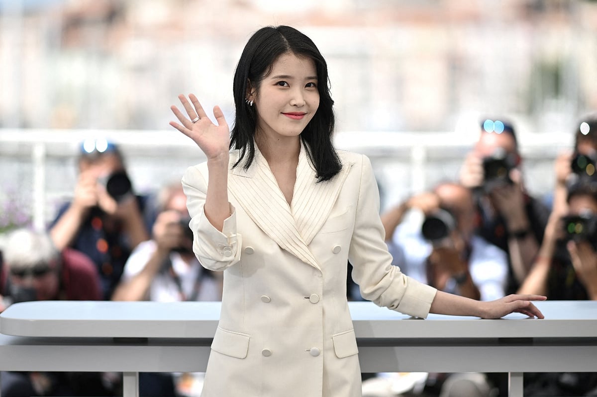 IU