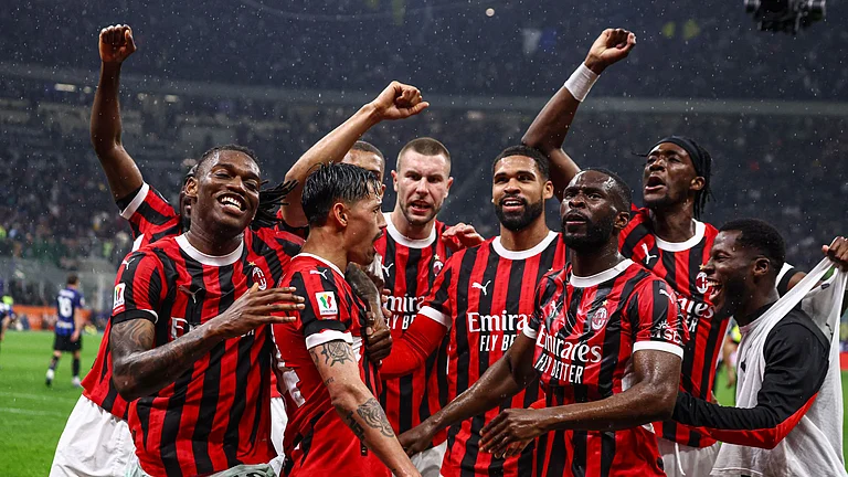 Milan celebrate Reijnders' goal - null