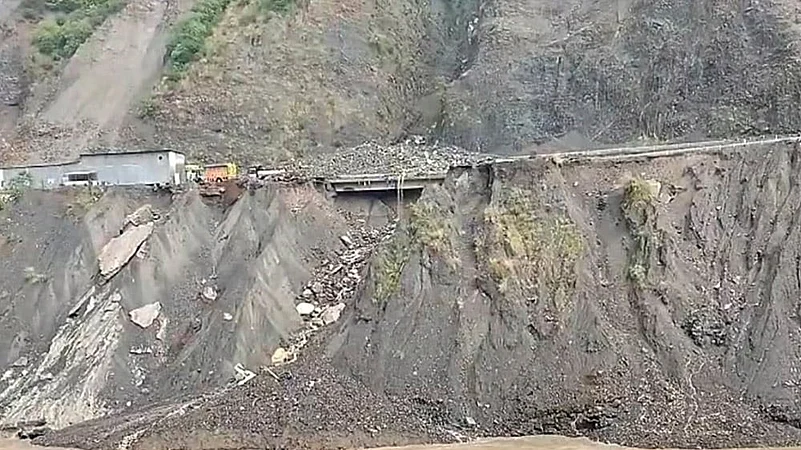 Special Train Arranged As Jammu-Srinagar NH Reopens For One-Way Traffic