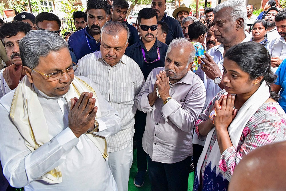 Siddramaiah pays tribute to terror attck victim