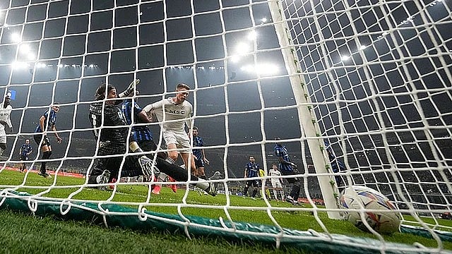 Inter Milan's goalkeeper Yann Sommer fails to save a goal by Napoli's Scott McTominay during their Serie A match at the San Siro Stadium in Milan, Italy. - AP