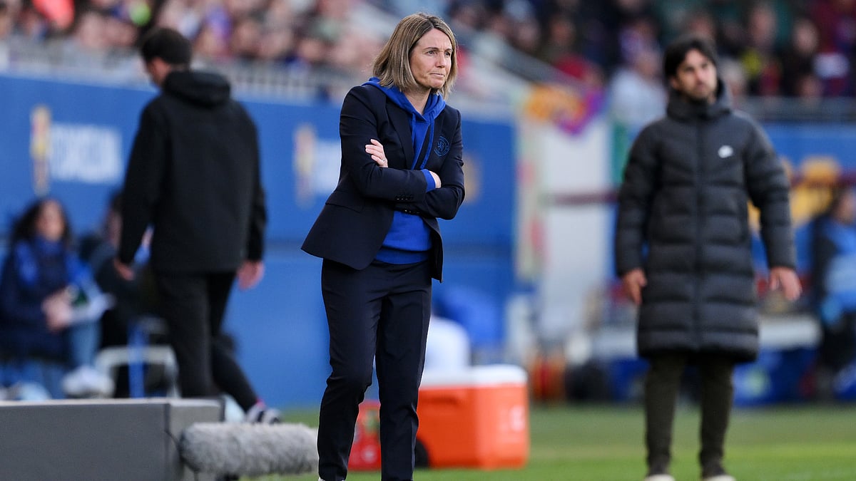 Sonia Bompastor looks on during Chelsea's 4-1 loss to Barcelona