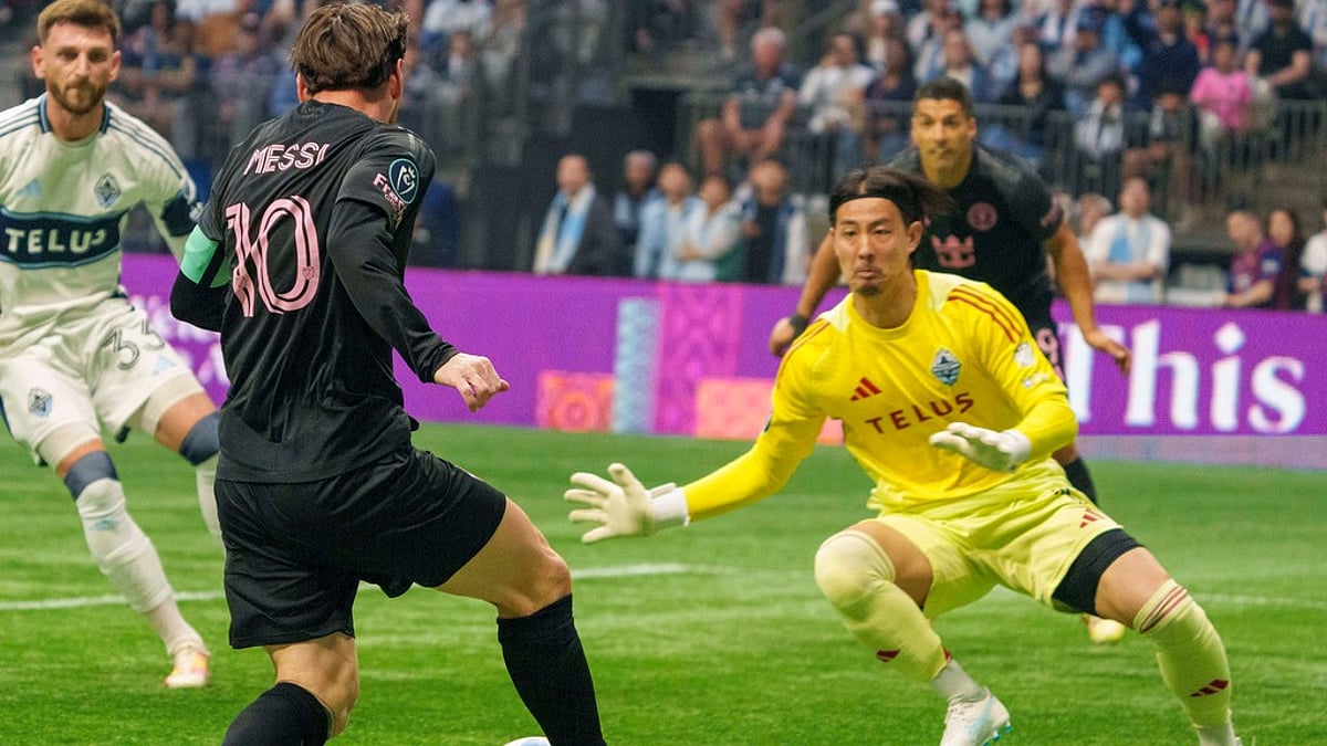 Inter Miamis Lionel Messi, front left, shoots