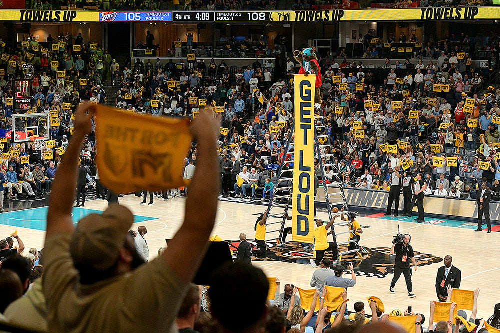 NBA Basketball Oklahoma City Thunder vs Memphis Grizzlies: Grizzlies mascot