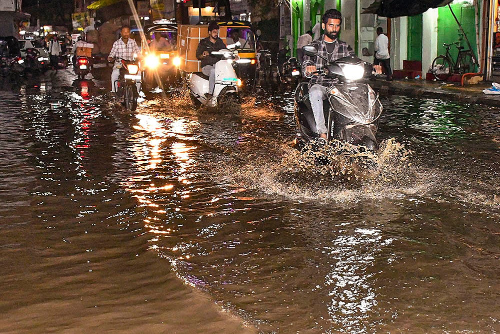 Waterlogging after rain in Dharwad