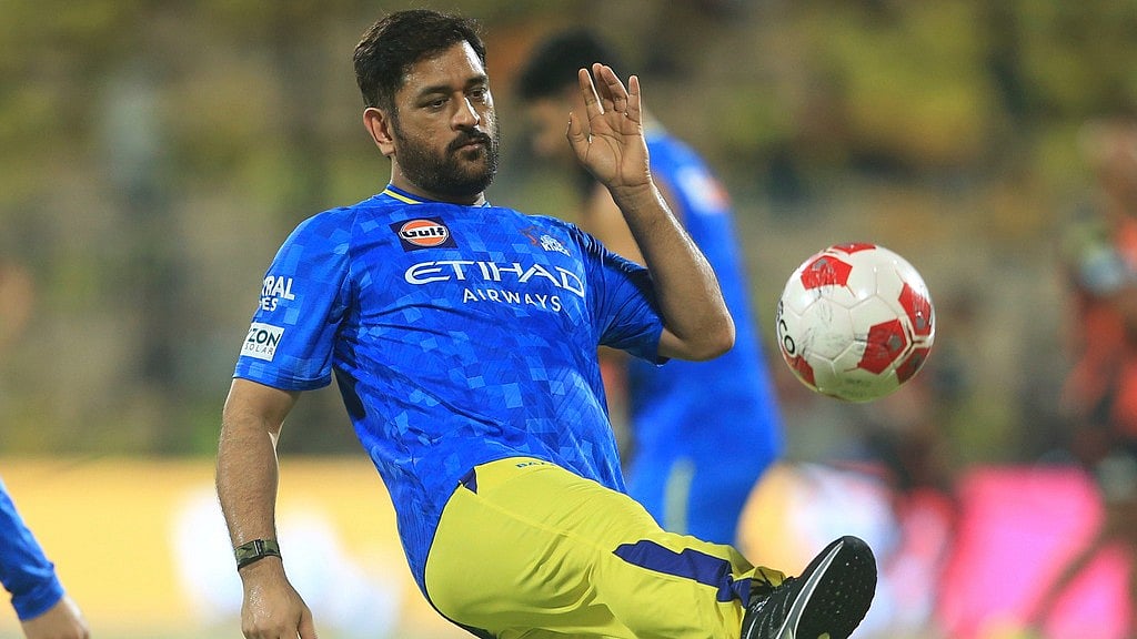 IPL 2025 News, MS Dhoni warming up