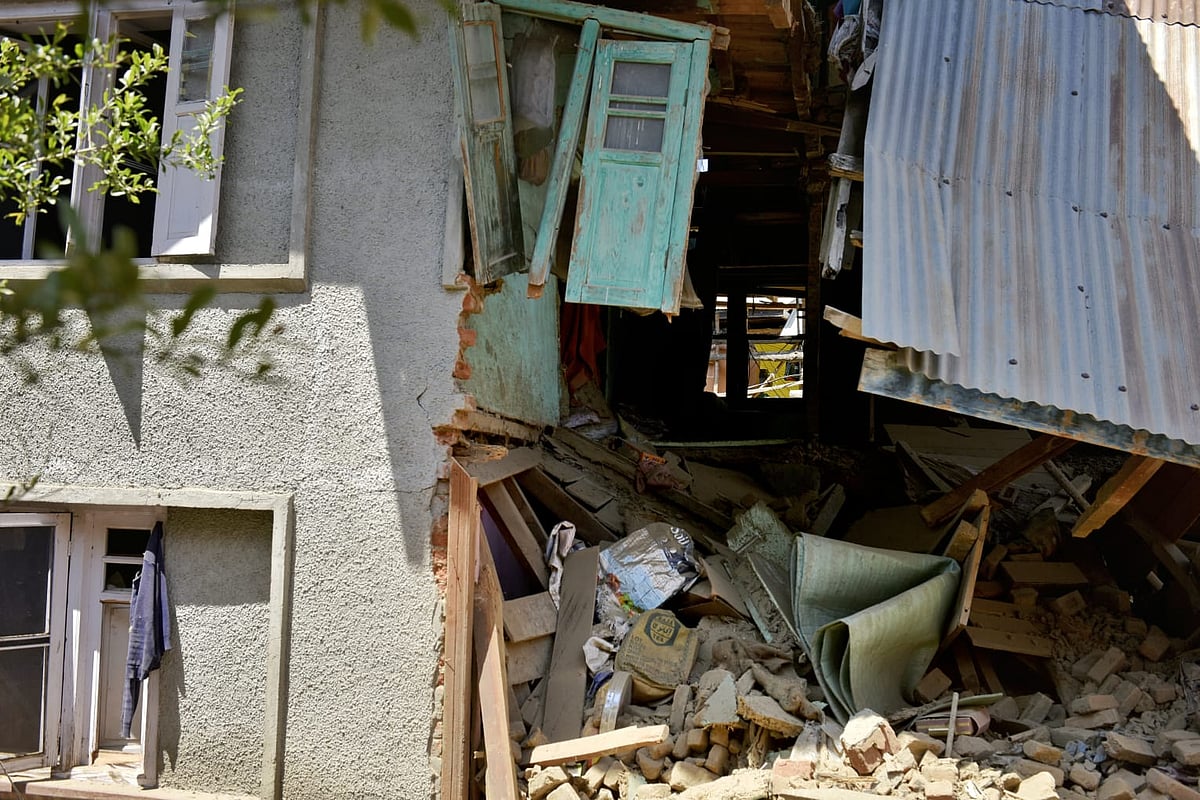| Photo: Yasir Iqbal for Outlook india : Damaged House of Adil Hussain Thukroo.