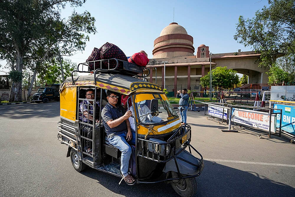 Pak national wait at Attari-Wagah border