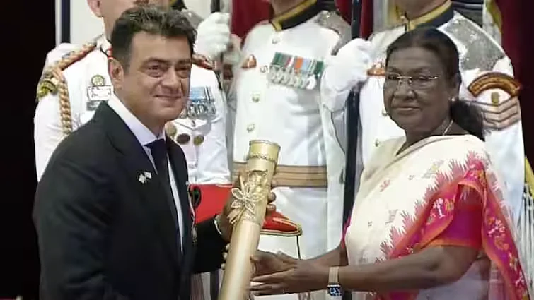 Ajit Kumar recieving Padma Shree