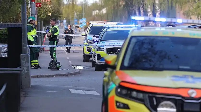 X.com : Emergency services were rushed to the scene.