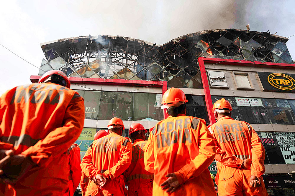 Fire erupts at Link Square Mall
