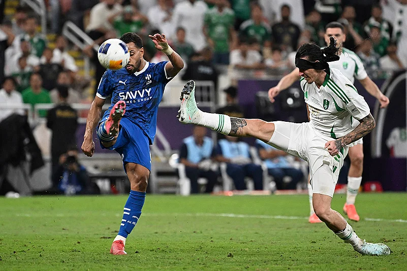Saudi Arabia AFC Champions League Elite Soccer Al-Hilal vs Al-Ahli: Roger Ibañez da Silva
