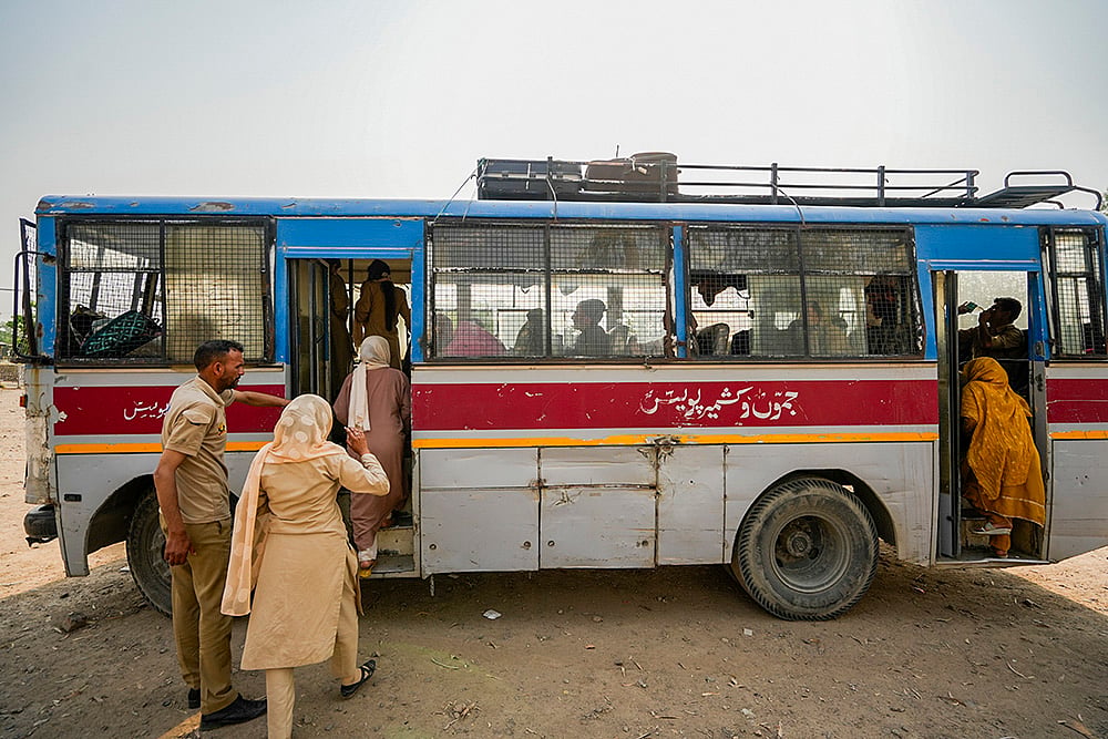 Photos from Attari-Wagah Border Deportations_Parveena