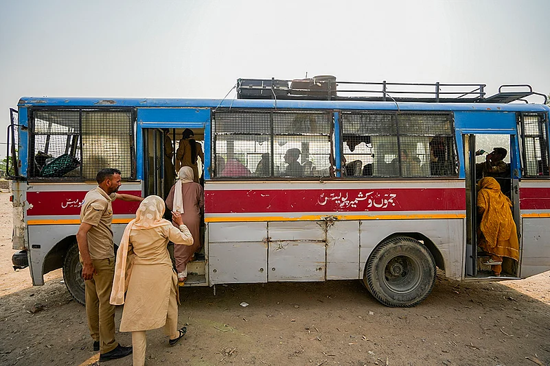 Photos from Attari-Wagah Border Deportations_Parveena