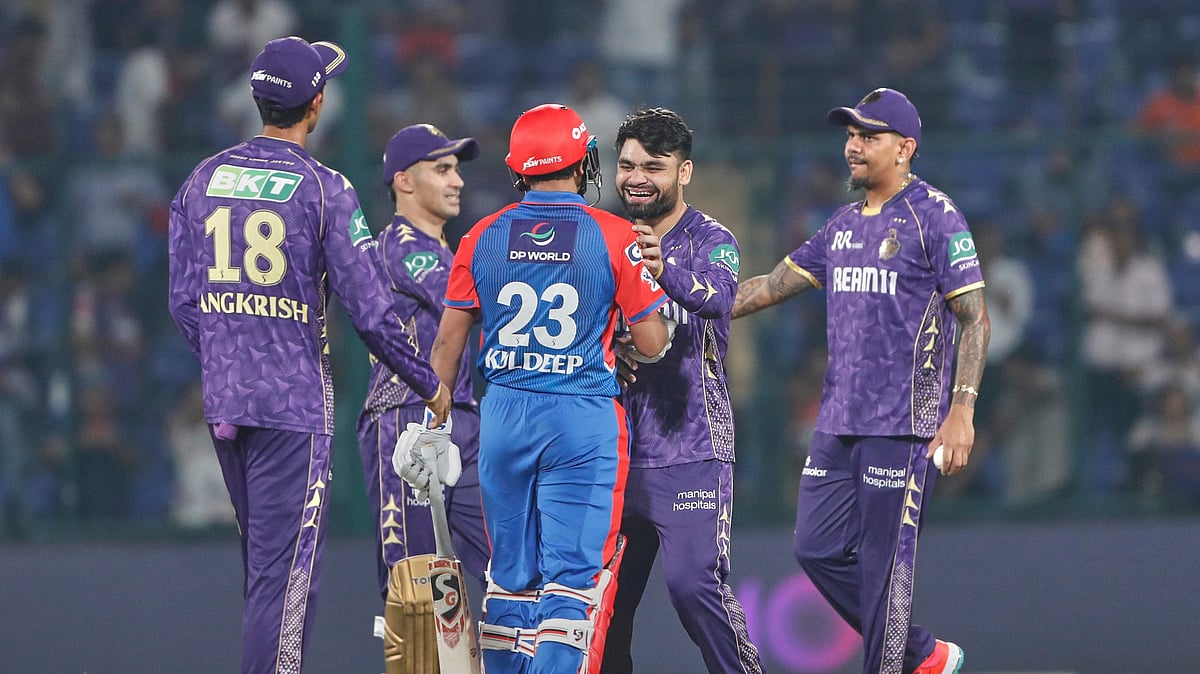  (AP Photo) : Kolkata Knight Riders' Ramandeep Singh, second right, and Delhi Capitals' Kuldeep Yadav shares a light moment after the Indian Premier League cricket match between Delhi Capitals and Kolkata Knight Riders at Arun Jaitley Stadium in New Delhi, India, Tuesday, April 29, 2025.


