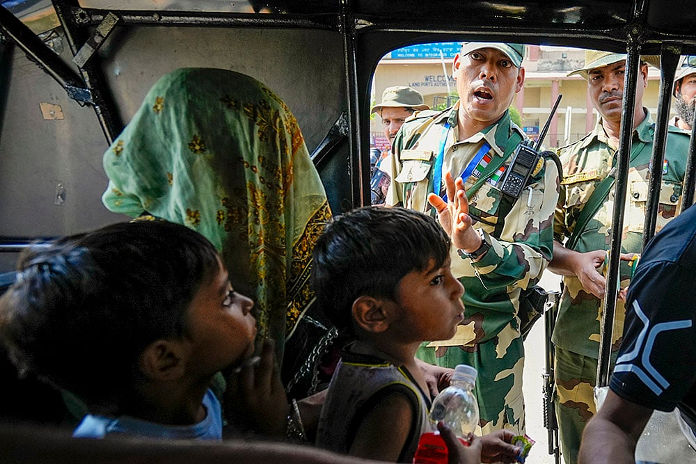 Photos from Attari-Wagah Border Deportations_BSF personnel