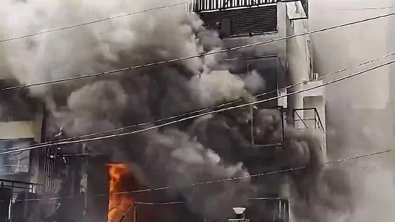 Fire breaks out at a hotel in Kolkata