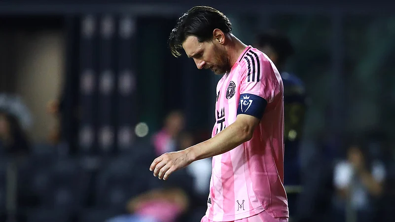 Lionel Messi looks dejected during Miamis second-leg defeat to Vancouver